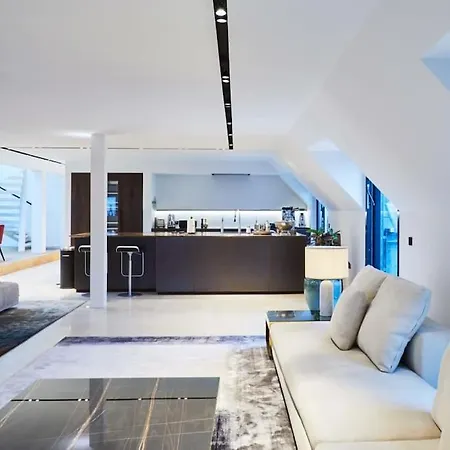 Apartment Luxurious 2 Bedroom Penthouse
