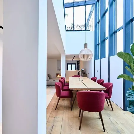 Luxurious 2 Bedroom Penthouse Apartment