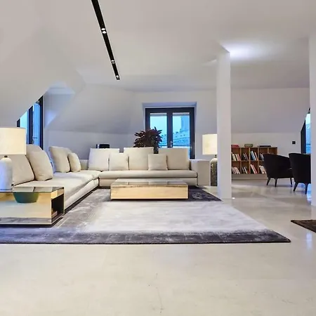Luxurious 2 Bedroom Penthouse *