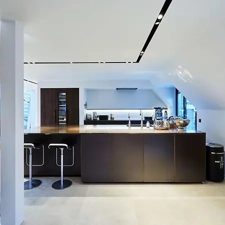 Luxurious 2 Bedroom Penthouse *